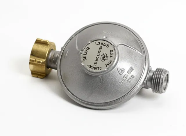 d-tendeur-butane-le-parfait-28-mbar-r-gulateur-de-gaz-pour-bouteille-13-kg image 1